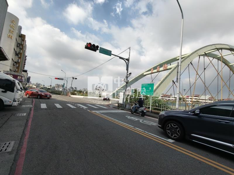 東區*福地呈祥*住二建地.12米路.地85坪房屋室內格局與周邊環境