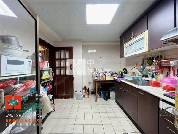友愛路大坪數5房住家房屋室內格局與周邊環境