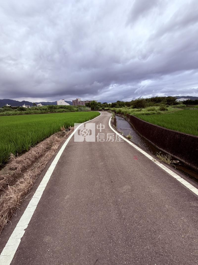 苗栗公館前後有路有電760坪美農地房屋室內格局與周邊環境