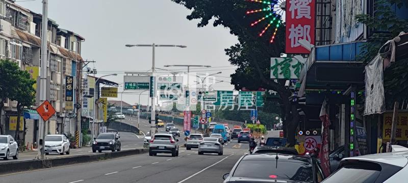 近文心南路方正建地房屋室內格局與周邊環境