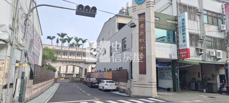 近文心南路方正建地房屋室內格局與周邊環境