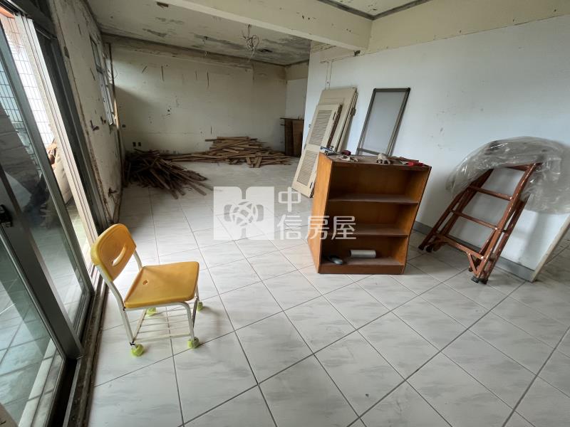 森林景觀別墅房屋室內格局與周邊環境