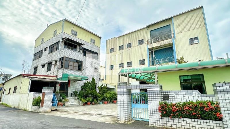 仁德中正路大面寬廠辦房屋室內格局與周邊環境