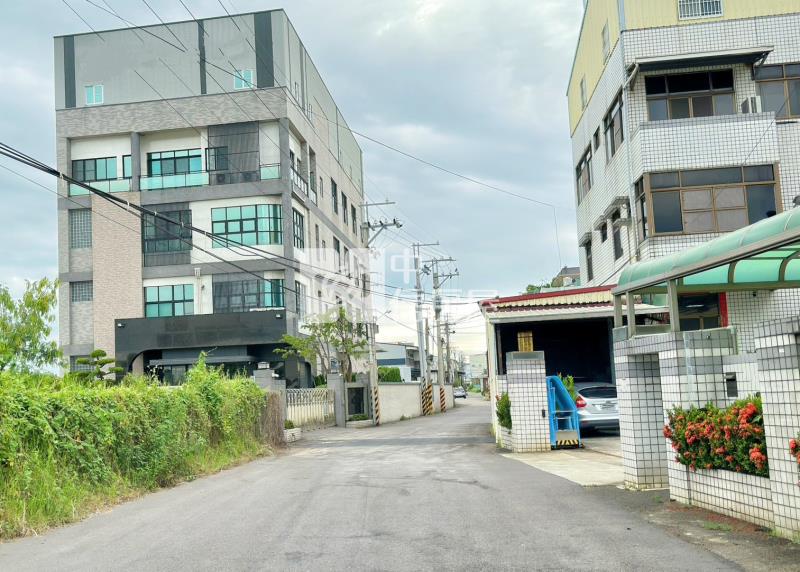 仁德中正路大面寬廠辦房屋室內格局與周邊環境