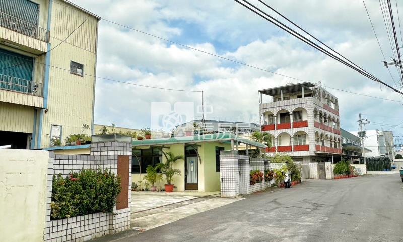 仁德中正路大面寬廠辦房屋室內格局與周邊環境