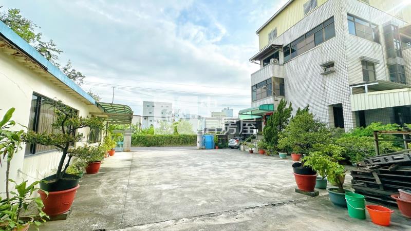 仁德中正路大面寬廠辦房屋室內格局與周邊環境