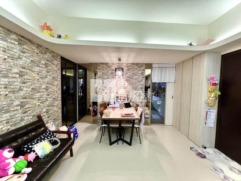 專任!東區精裝大3房視野戶房屋室內格局與周邊環境
