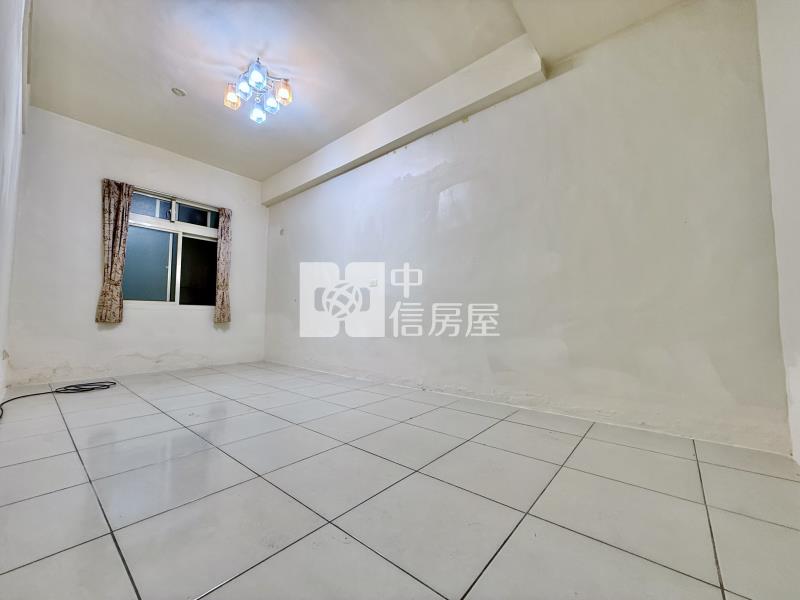 美群國小6米活路｜5.8米大面寬前院車庫孝親透天房屋室內格局與周邊環境