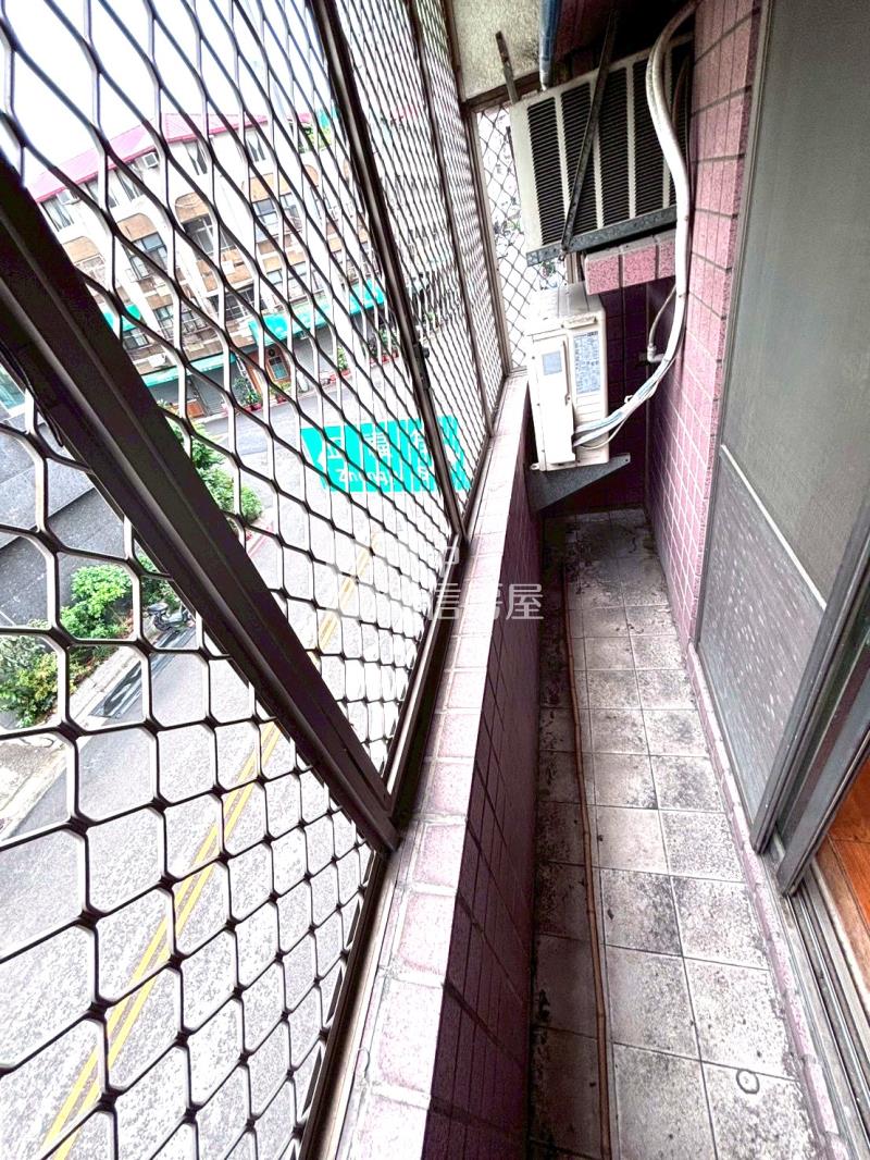 (藝術尊品)五權車站1+2樓店可營登房屋室內格局與周邊環境