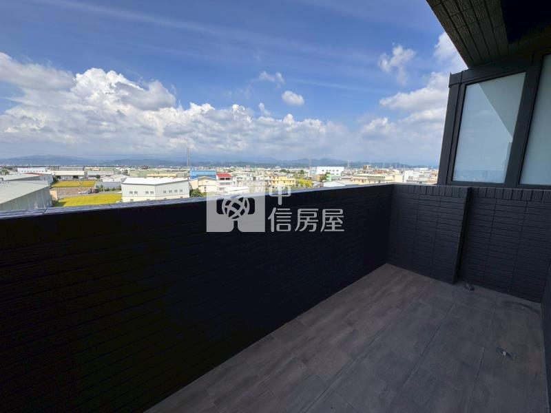 烏日全新臨路邊間別墅2房屋室內格局與周邊環境