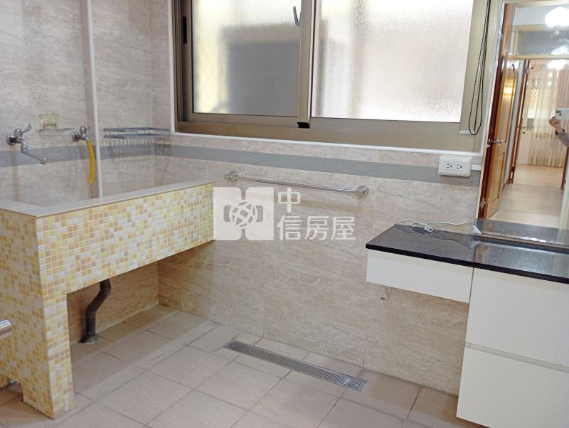 明道中學旁前院車庫美別墅房屋室內格局與周邊環境