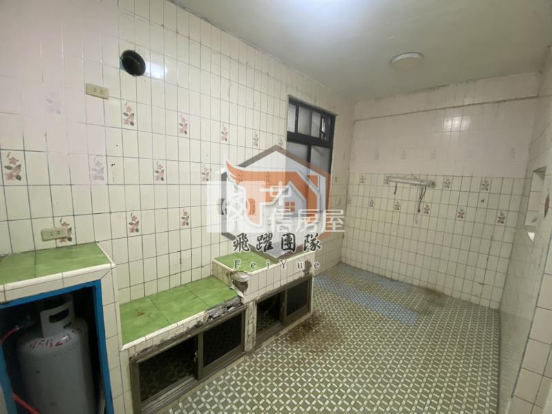 稀有釋出 忠貞商圈 活巷透天厝 (附近有車位可租)房屋室內格局與周邊環境