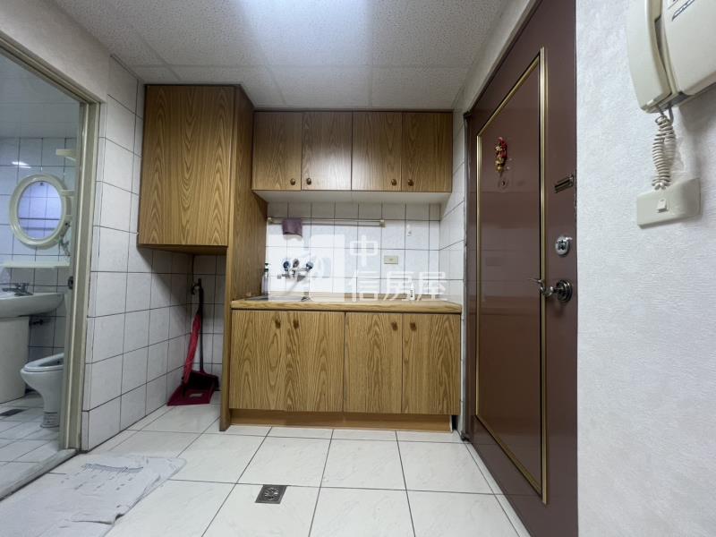 巨星免整理低總價套房房屋室內格局與周邊環境