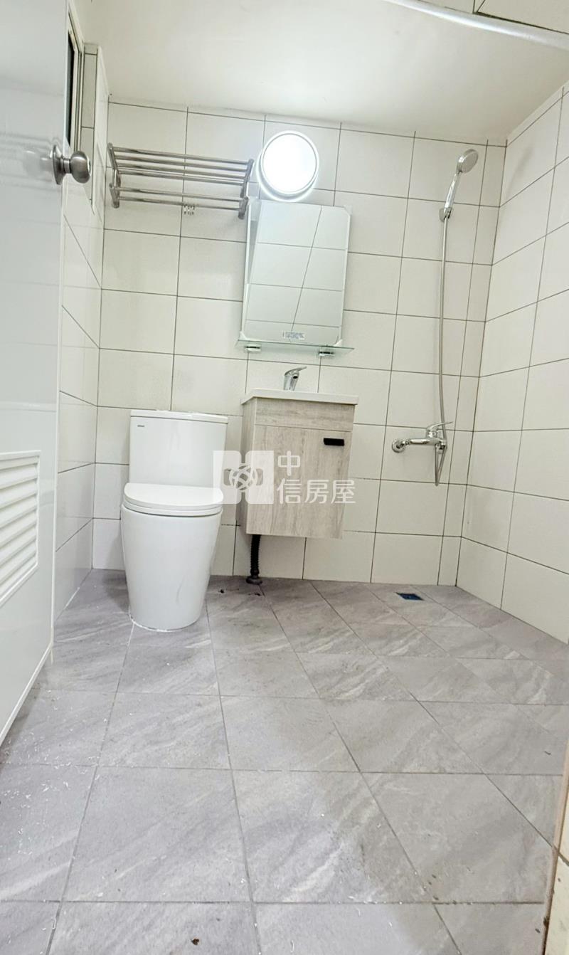 公所旁透天房屋室內格局與周邊環境