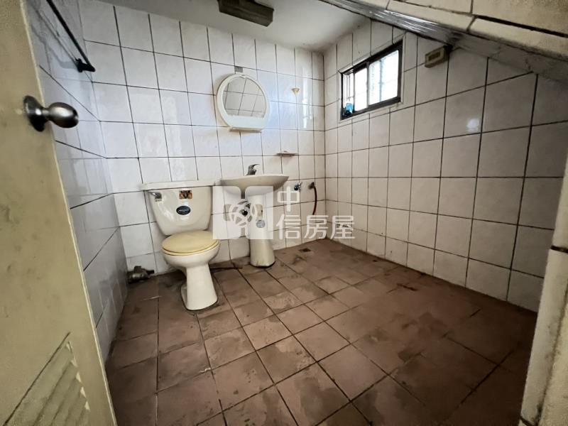 霧峰臨20米路透天房屋室內格局與周邊環境