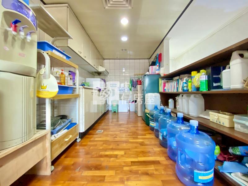 忠明南路綠園道10米大面寬1+2樓鋼骨金店面房屋室內格局與周邊環境