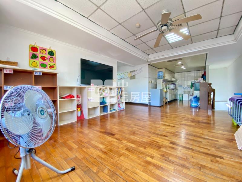 忠明南路綠園道10米大面寬1+2樓鋼骨金店面房屋室內格局與周邊環境