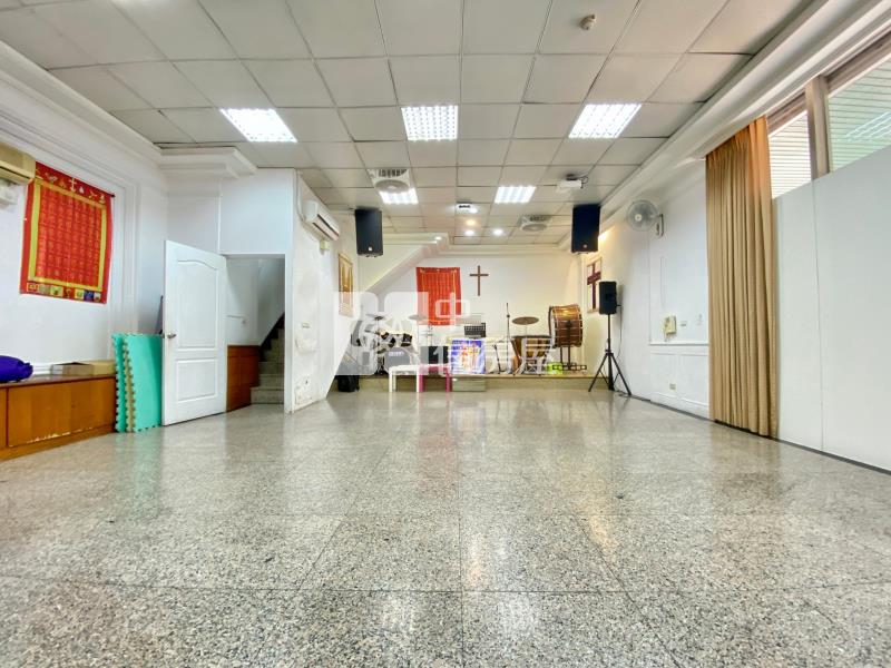 忠明南路綠園道10米大面寬1+2樓鋼骨金店面房屋室內格局與周邊環境