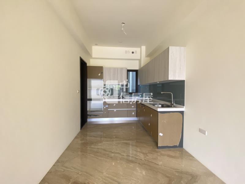 大里軟體園區旁全新五套房四車大地坪臨路朝南邊間電梯別墅(A)房屋室內格局與周邊環境