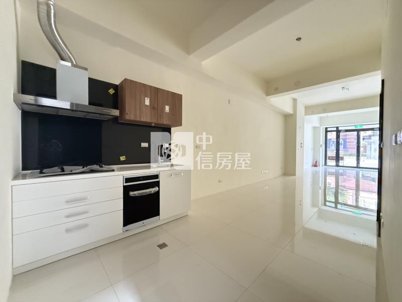 永隆國小旁大里二期全新燙金店面+平車房屋室內格局與周邊環境