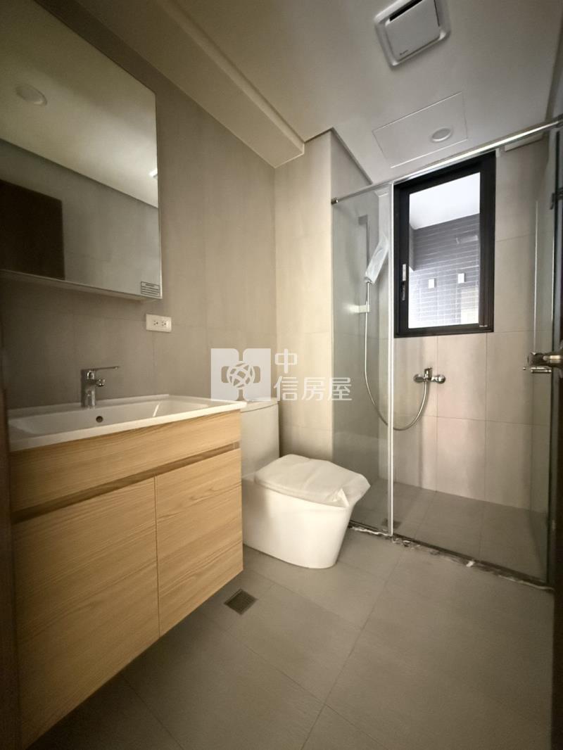 永隆國小旁大里二期全新燙金店面+平車房屋室內格局與周邊環境