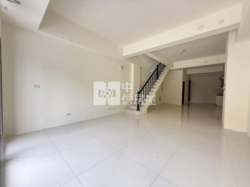 永隆國小旁大里二期全新燙金店面+平車房屋室內格局與周邊環境