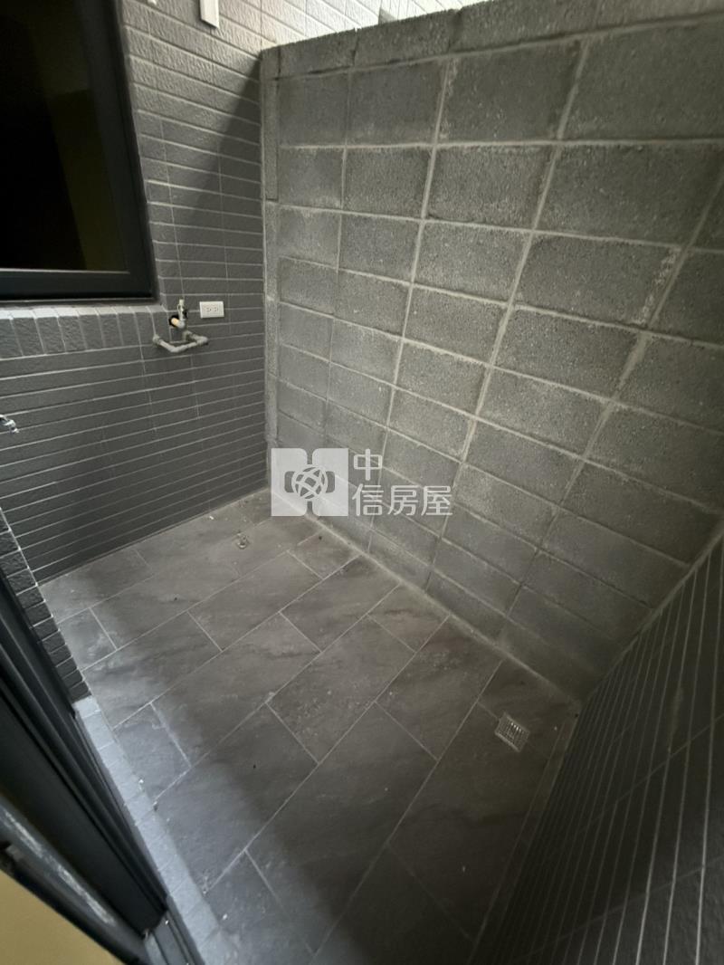 永隆國小旁大里二期全新燙金店面+平車房屋室內格局與周邊環境