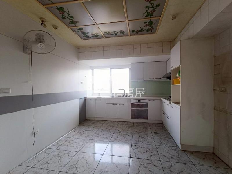 潭子慶懋巨鎮合併戶4房+車位房屋室內格局與周邊環境