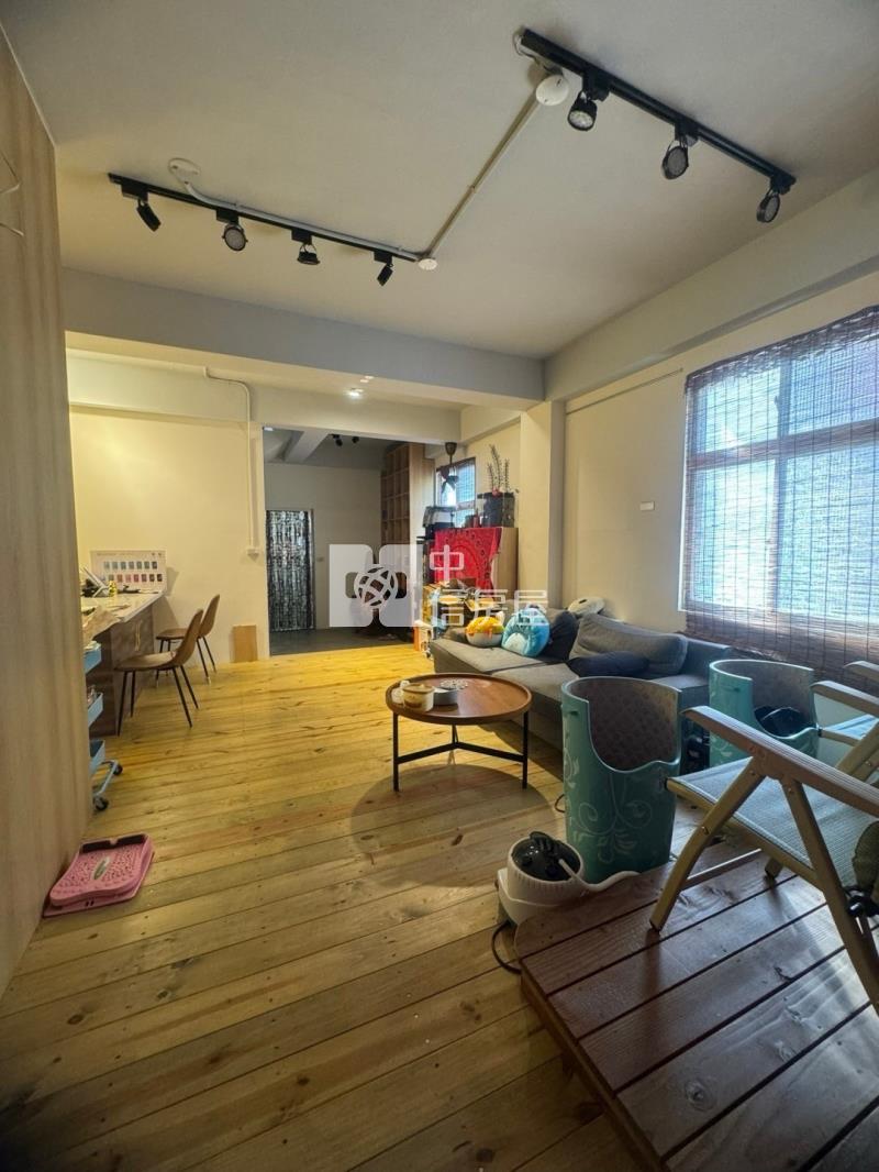 B1-126仁二雙面臨路大面寬店住房屋室內格局與周邊環境