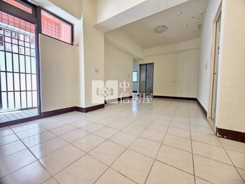 幸福小城1樓雙車位房屋室內格局與周邊環境