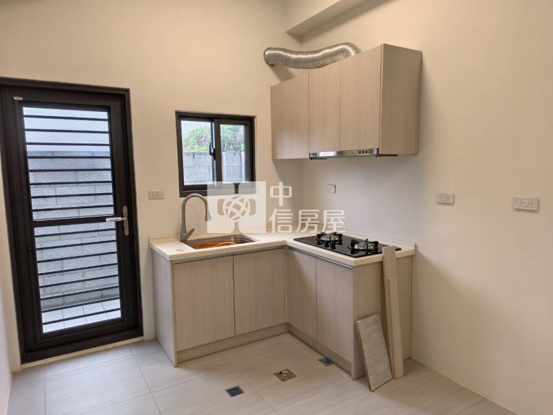 國六旁中原國小朝南新墅房屋室內格局與周邊環境