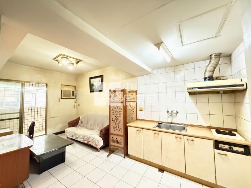 西屯逢甲商圈小倆口大一房2廳美廈（專任）房屋室內格局與周邊環境