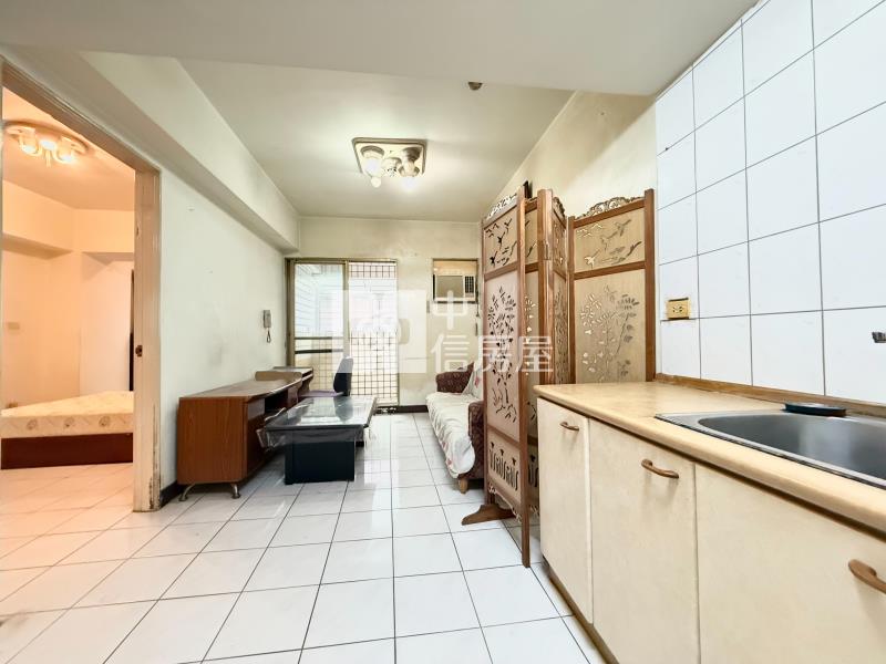 西屯逢甲商圈小倆口大一房2廳美廈（專任）房屋室內格局與周邊環境