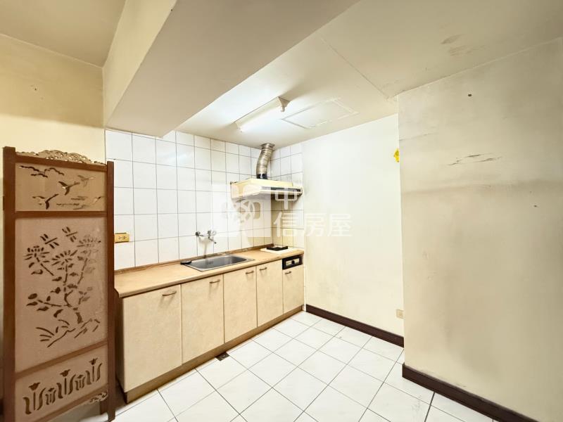 西屯逢甲商圈小倆口大一房2廳美廈（專任）房屋室內格局與周邊環境