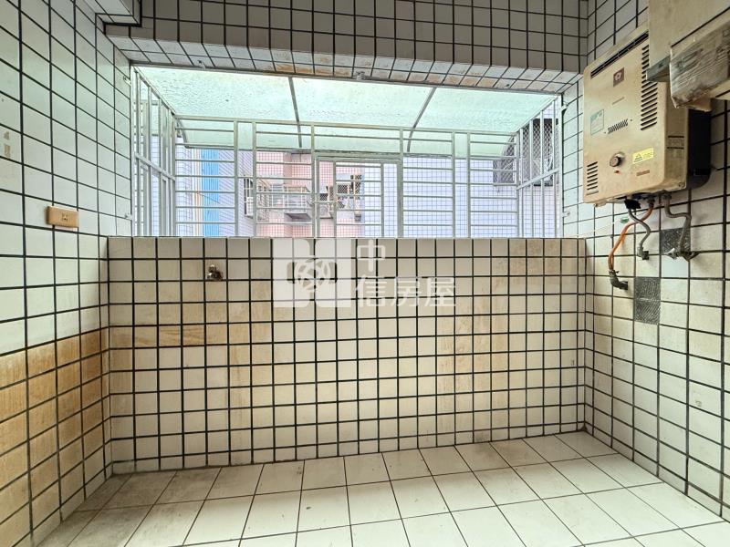 西屯逢甲商圈小倆口大一房2廳美廈（專任）房屋室內格局與周邊環境