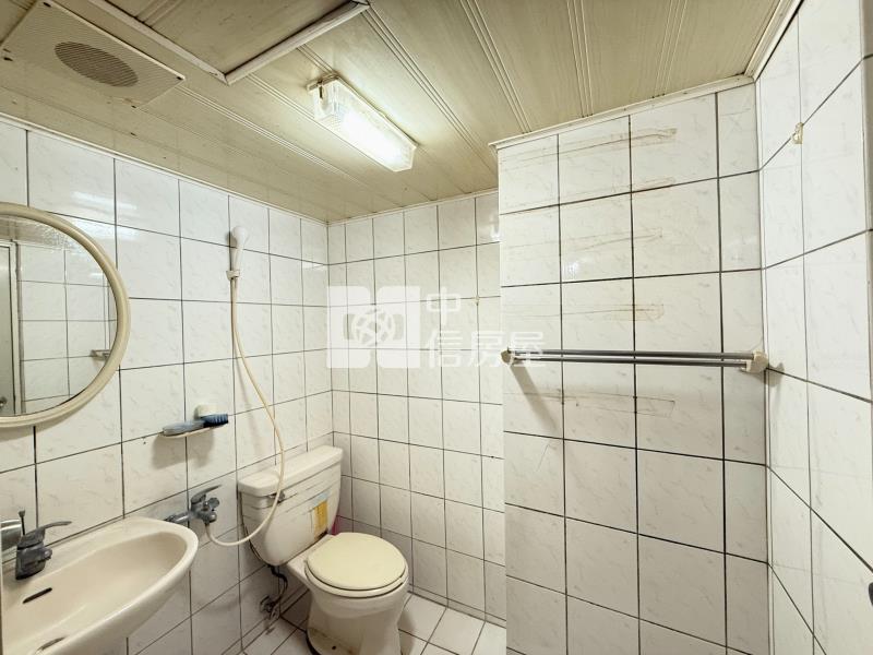 西屯逢甲商圈小倆口大一房2廳美廈（專任）房屋室內格局與周邊環境