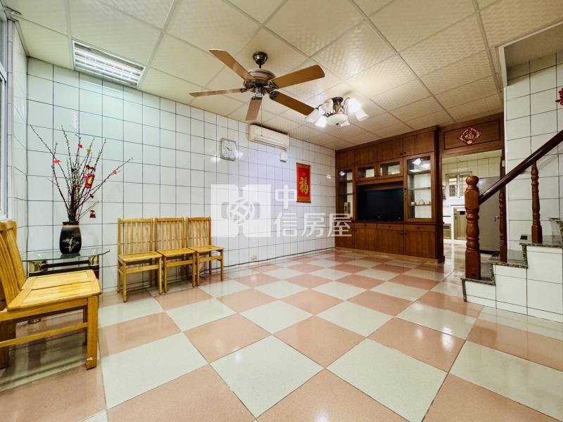 中正優質孝親車墅房屋室內格局與周邊環境
