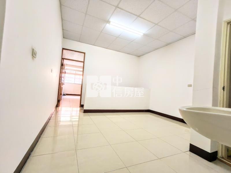 太平*中華國小*大地坪.大面寬透天.好停車房屋室內格局與周邊環境