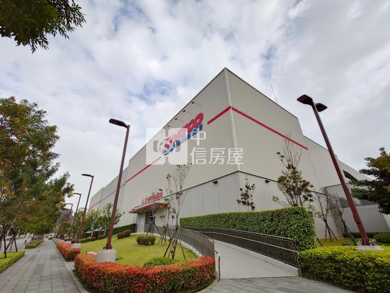 好市多旁大地坪大面寬雙車別墅（專任）房屋室內格局與周邊環境