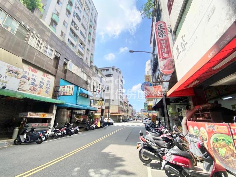 好市多旁大地坪大面寬雙車別墅（專任）房屋室內格局與周邊環境