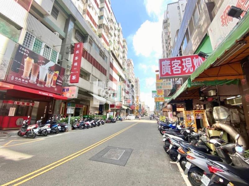 好市多旁大地坪大面寬雙車別墅（專任）房屋室內格局與周邊環境
