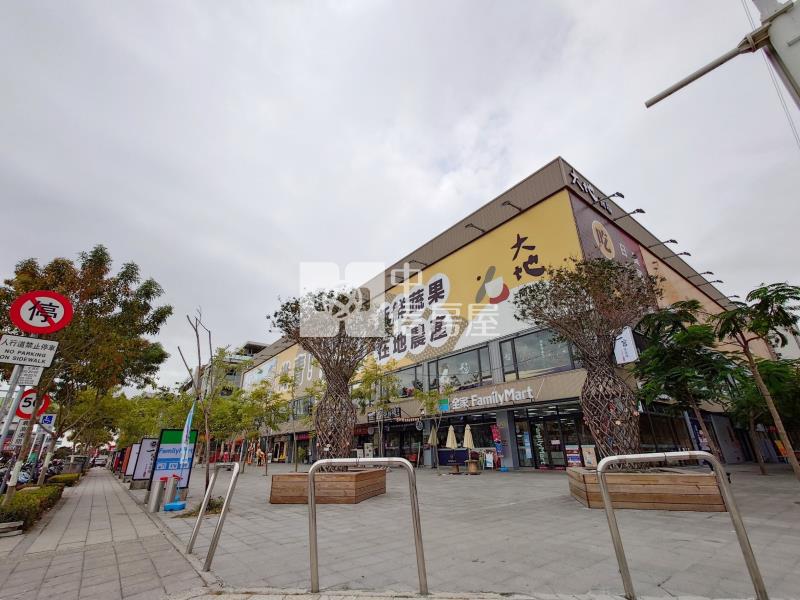 好市多旁大地坪大面寬雙車別墅（專任）房屋室內格局與周邊環境