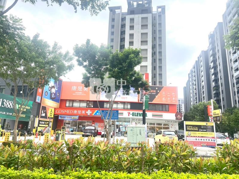 好市多旁大地坪大面寬雙車別墅（專任）房屋室內格局與周邊環境