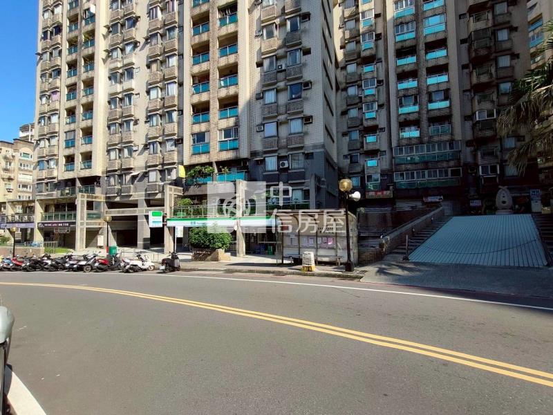 ●九如全家旁店面房屋室內格局與周邊環境