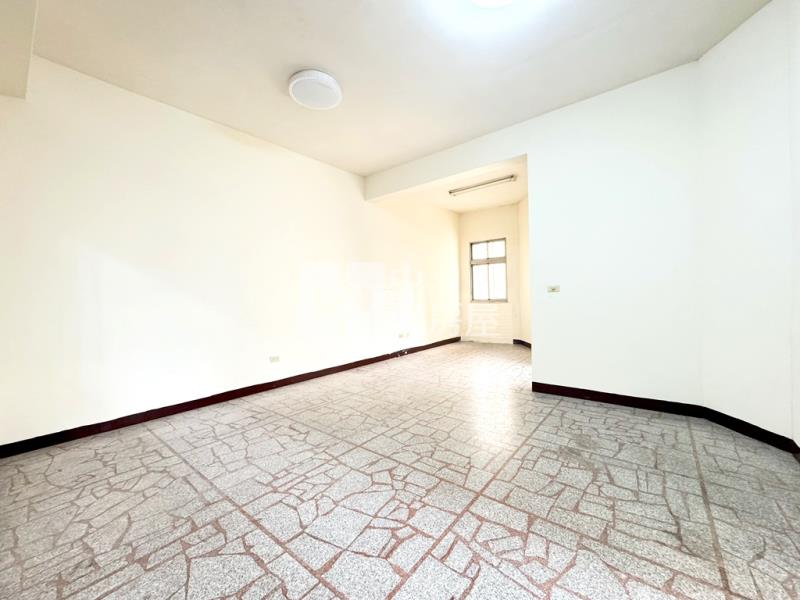 【新世紀】忠福商圈九米雙面寬電梯透店房屋室內格局與周邊環境