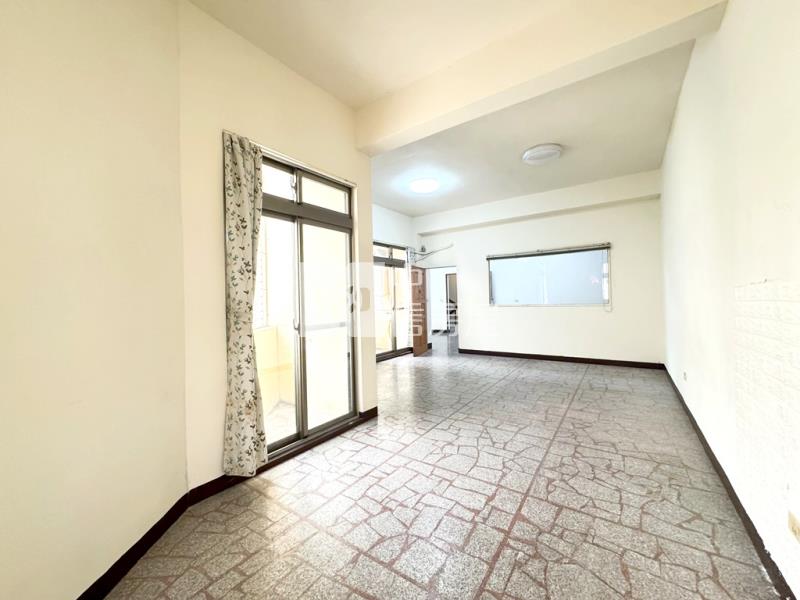 【新世紀】忠福商圈九米雙面寬電梯透店房屋室內格局與周邊環境