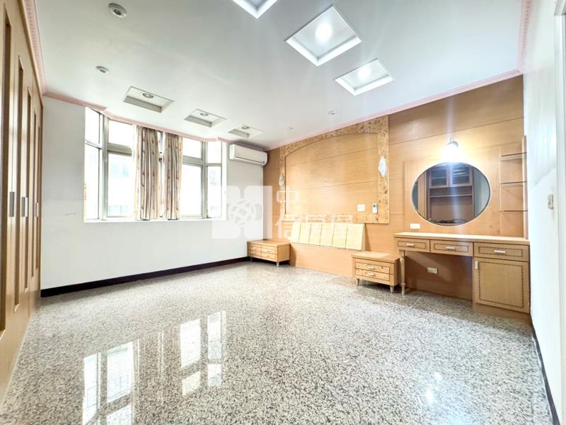 【新世紀】忠福商圈九米雙面寬電梯透店房屋室內格局與周邊環境