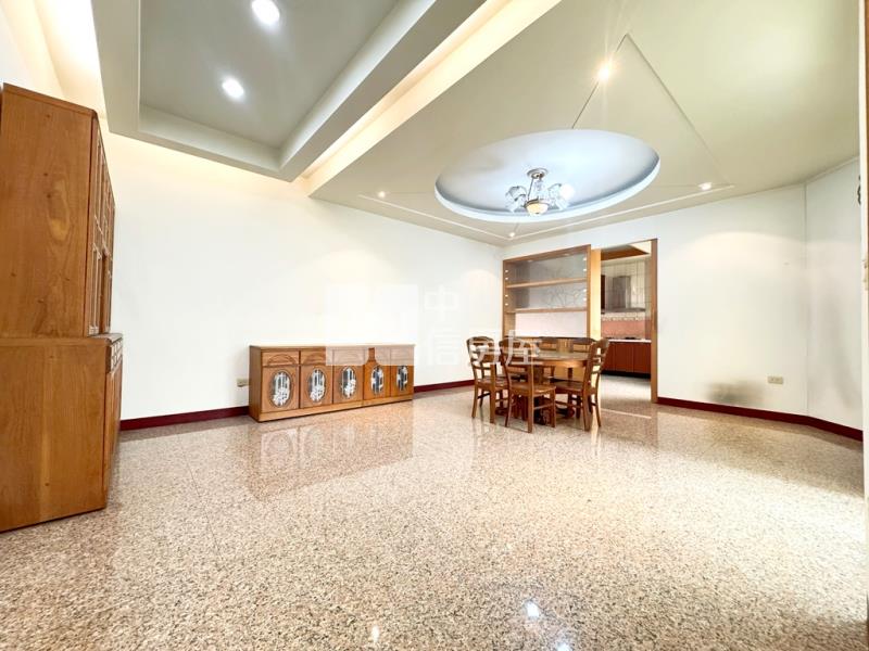 【新世紀】忠福商圈九米雙面寬電梯透店房屋室內格局與周邊環境