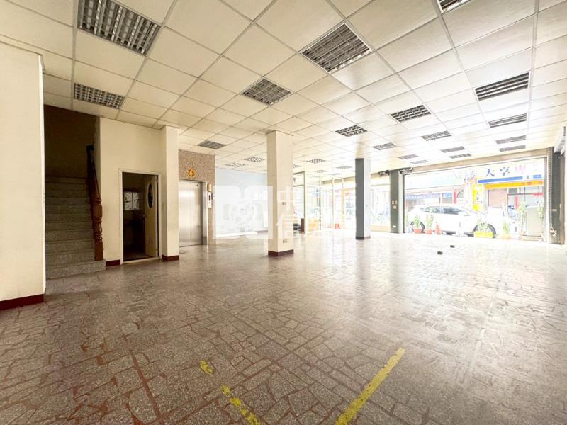 【新世紀】忠福商圈九米雙面寬電梯透店房屋室內格局與周邊環境