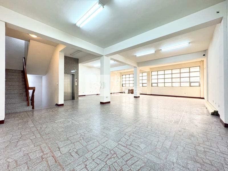 【新世紀】忠福商圈九米雙面寬電梯透店房屋室內格局與周邊環境